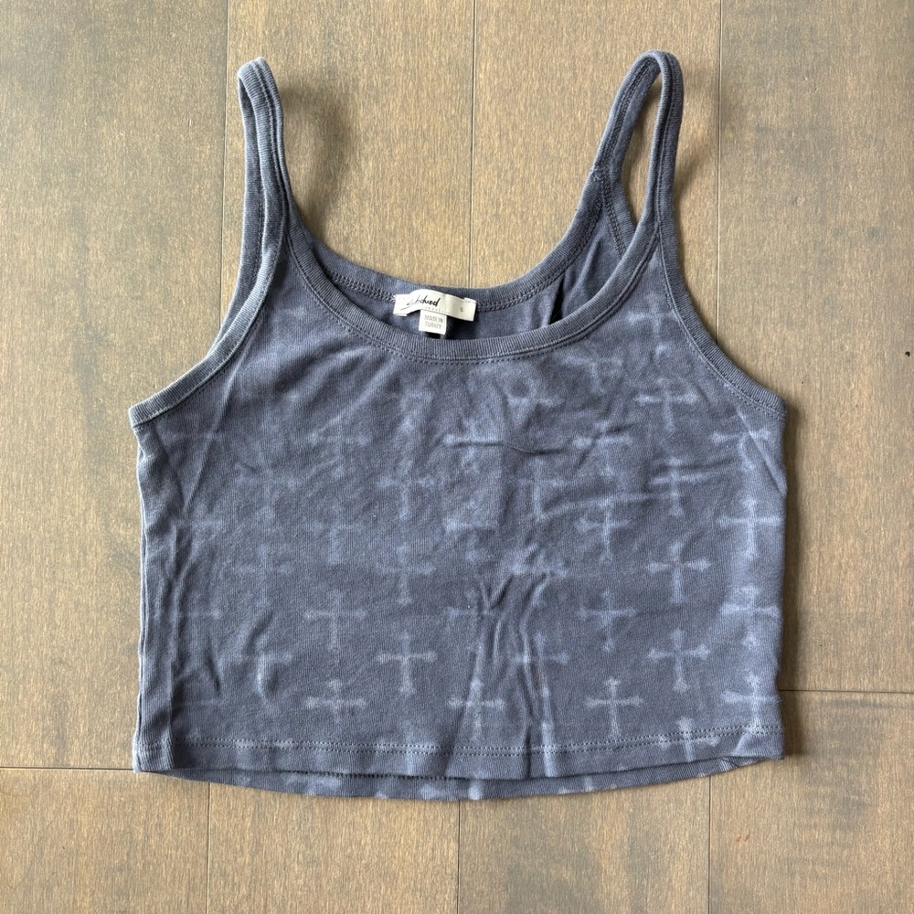Faded Cross Pattern Cropped Tank Top